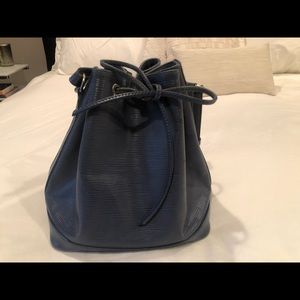 Louis Vuitton - blue epi leather bucket bag - EUC